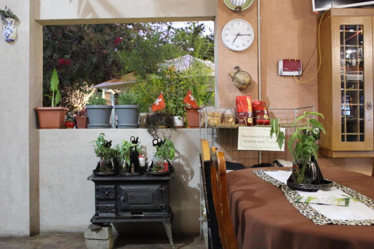Farmhouse Boutique Guest 2 - Housity