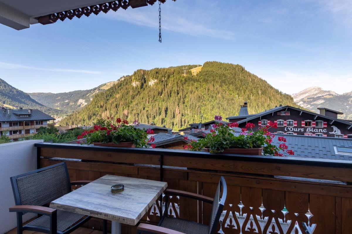 Vue générale sur la montagne ou vue sur la montagne depuis l'hôtel