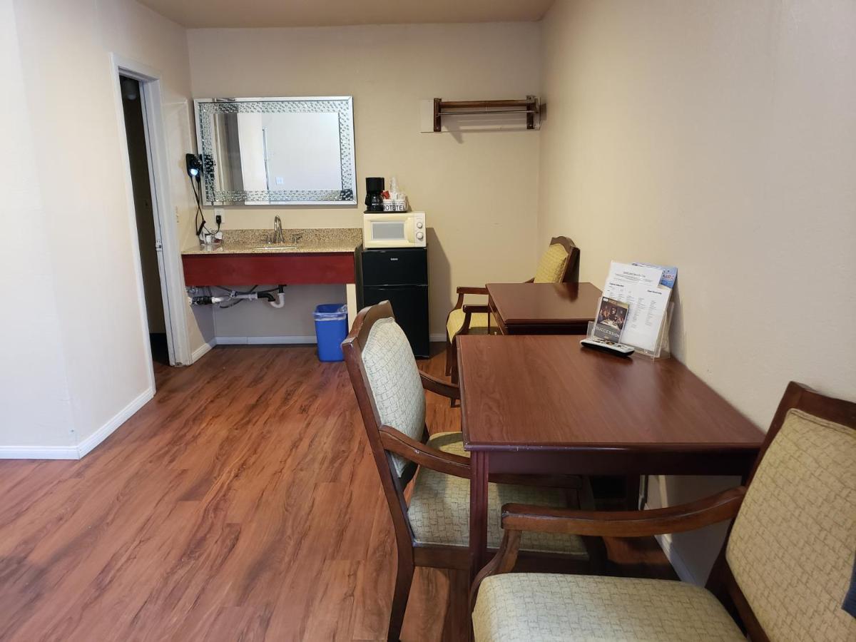 California Suites Motel - Housity