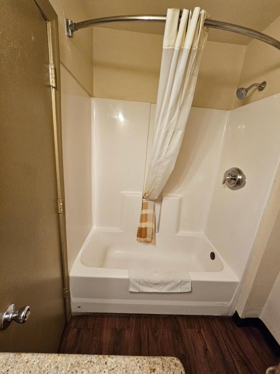 California Suites Motel - Housity