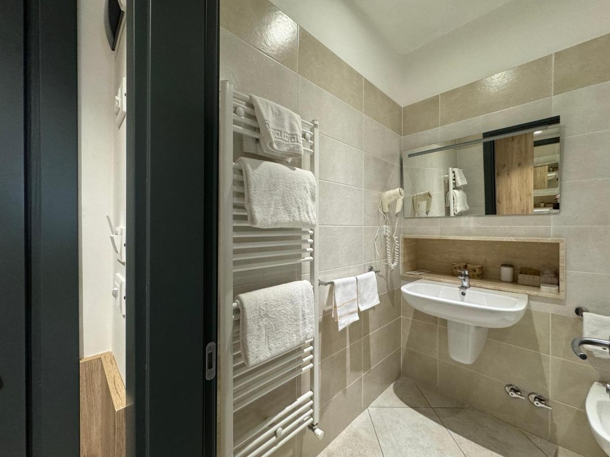 Hotel Holidays - Housity
