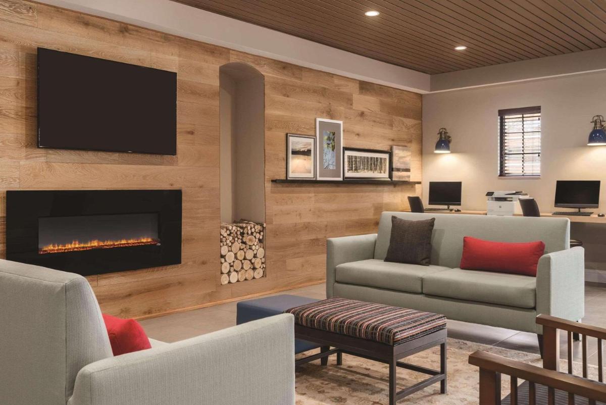 Country Inn & Suites by Radisson, Chicago-Hoffman - Housity