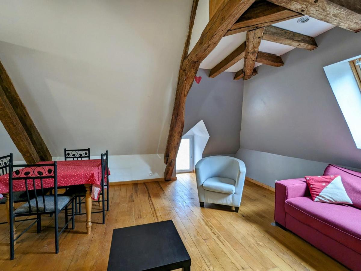 Loft tout confort avec cuisine et Wi-Fi gratuit, au cœur du village près de Châteauroux - FR-1-591-133 - Housity