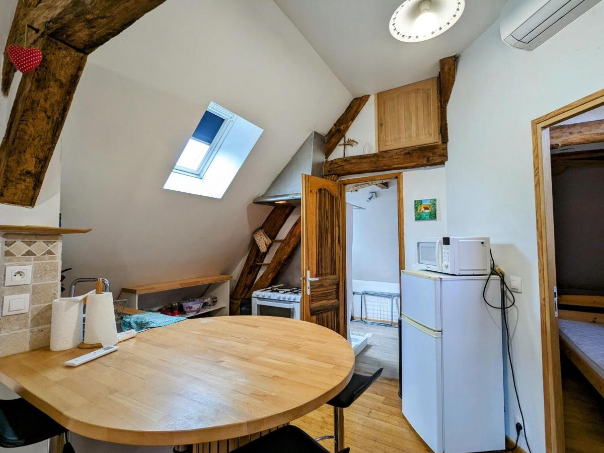 Loft tout confort avec cuisine et Wi-Fi gratuit, au cœur du village près de Châteauroux - FR-1-591-133 - Housity