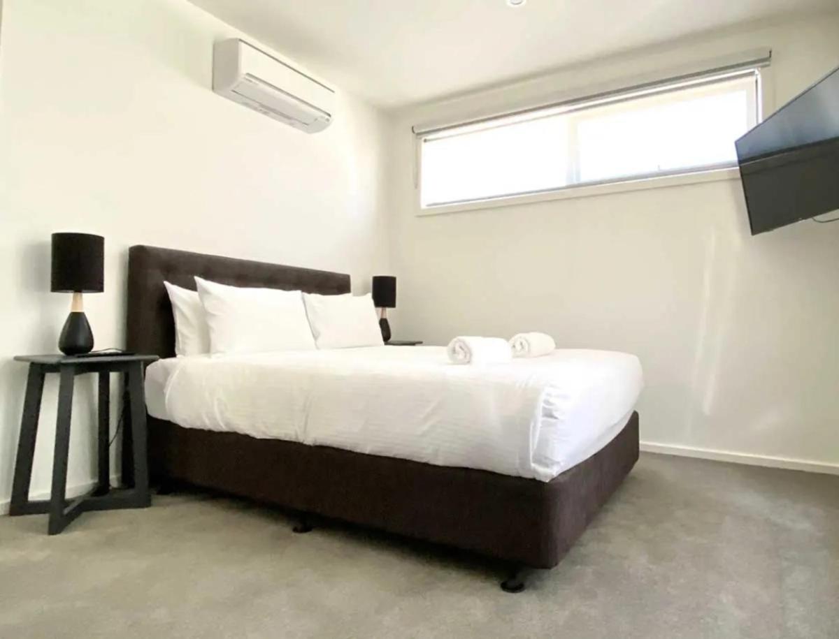 Captain's Cove All Accessible Luxury Apartment with Free Netflix - Housity