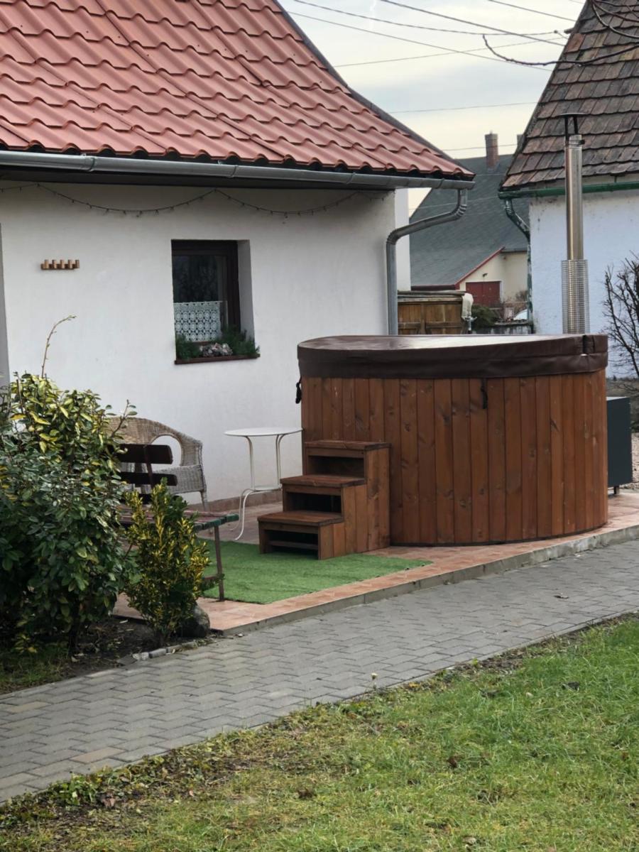 Tornácos Vendégház Kápolnásnyék - Housity