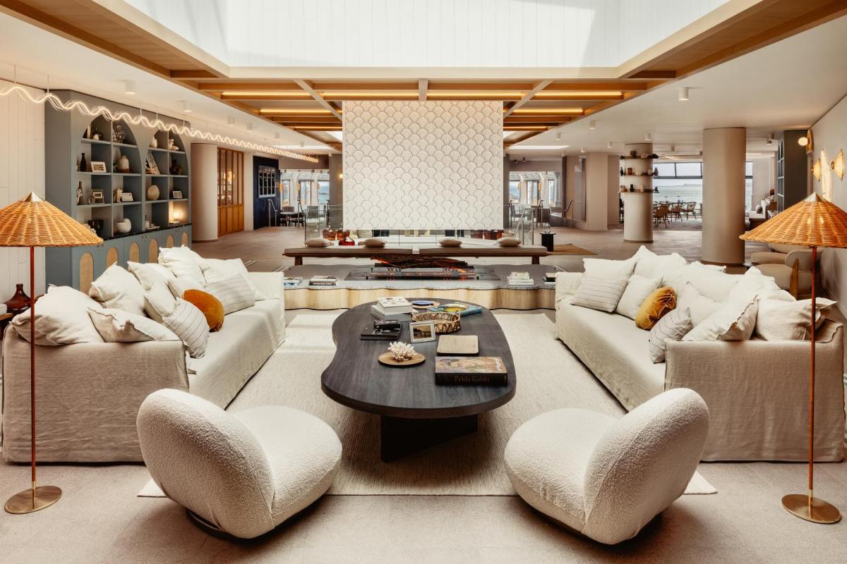 Coin salon dans l'établissement Emeria Dinard Thalasso Spa