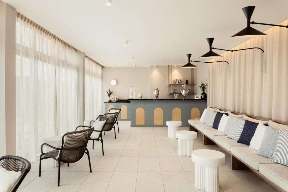 Coin salon dans l'établissement Emeria Dinard Thalasso Spa
