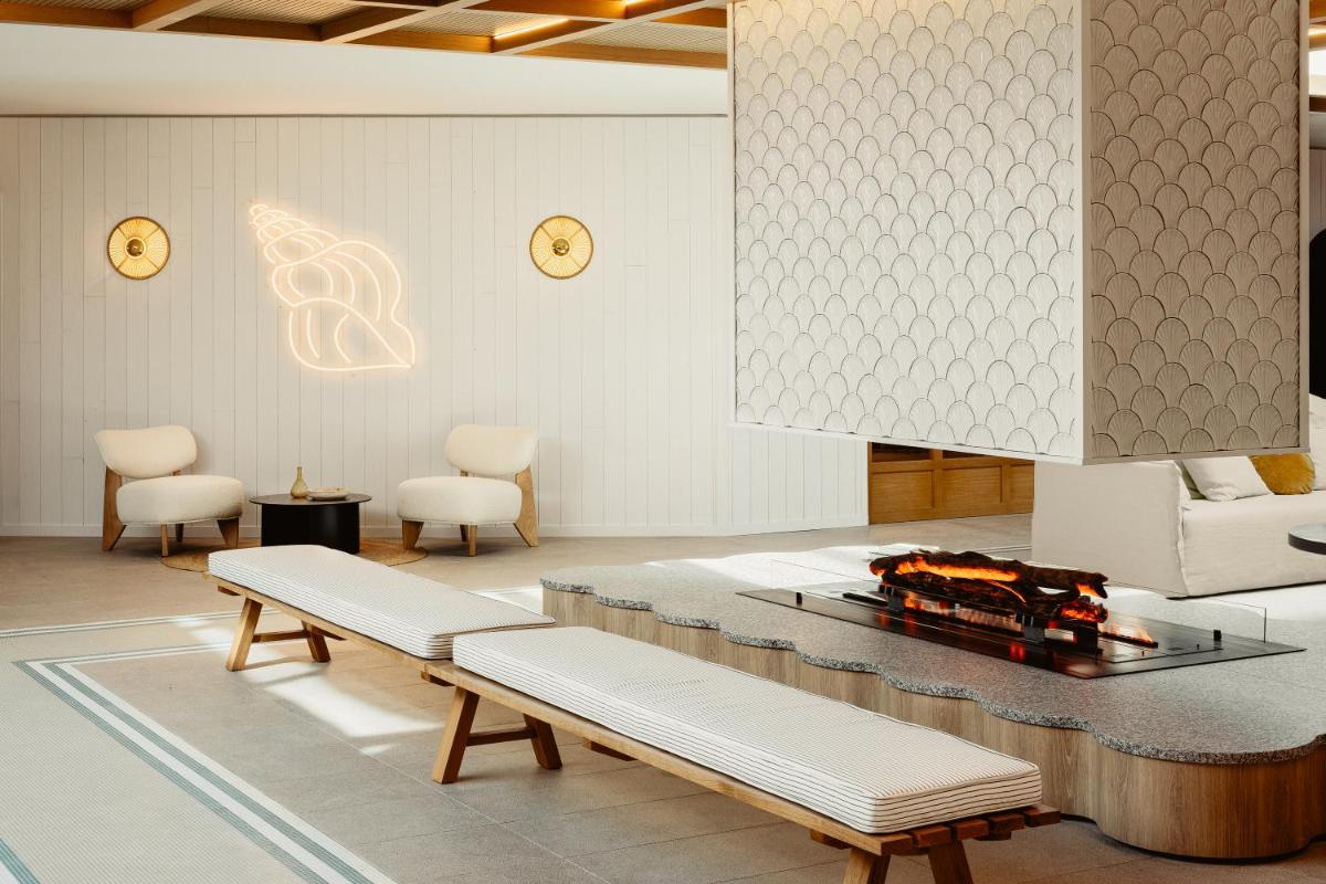 Coin salon dans l'établissement Emeria Dinard Thalasso Spa