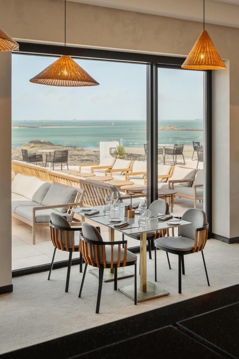Vue générale sur la mer ou vue sur la mer prise depuis l'hôtel