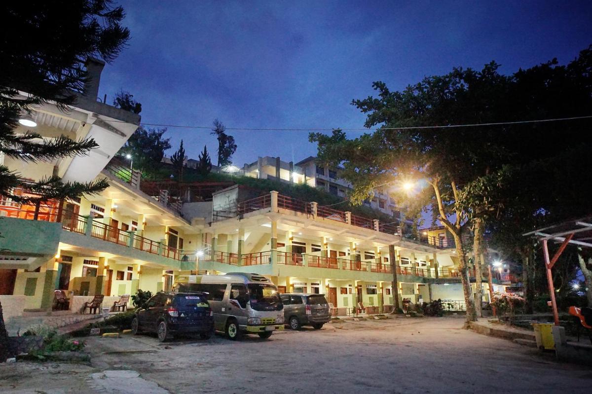 Pandu Lakeside Hotel Parapat - Housity