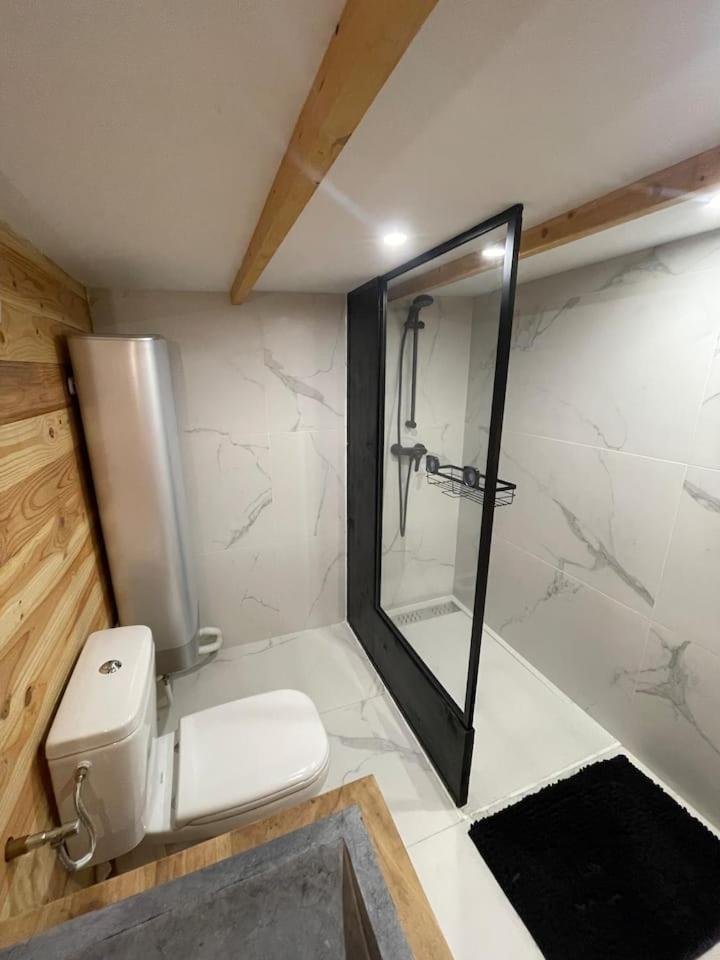 Cabane bien belge avec cinéma et jacuzzi - Housity