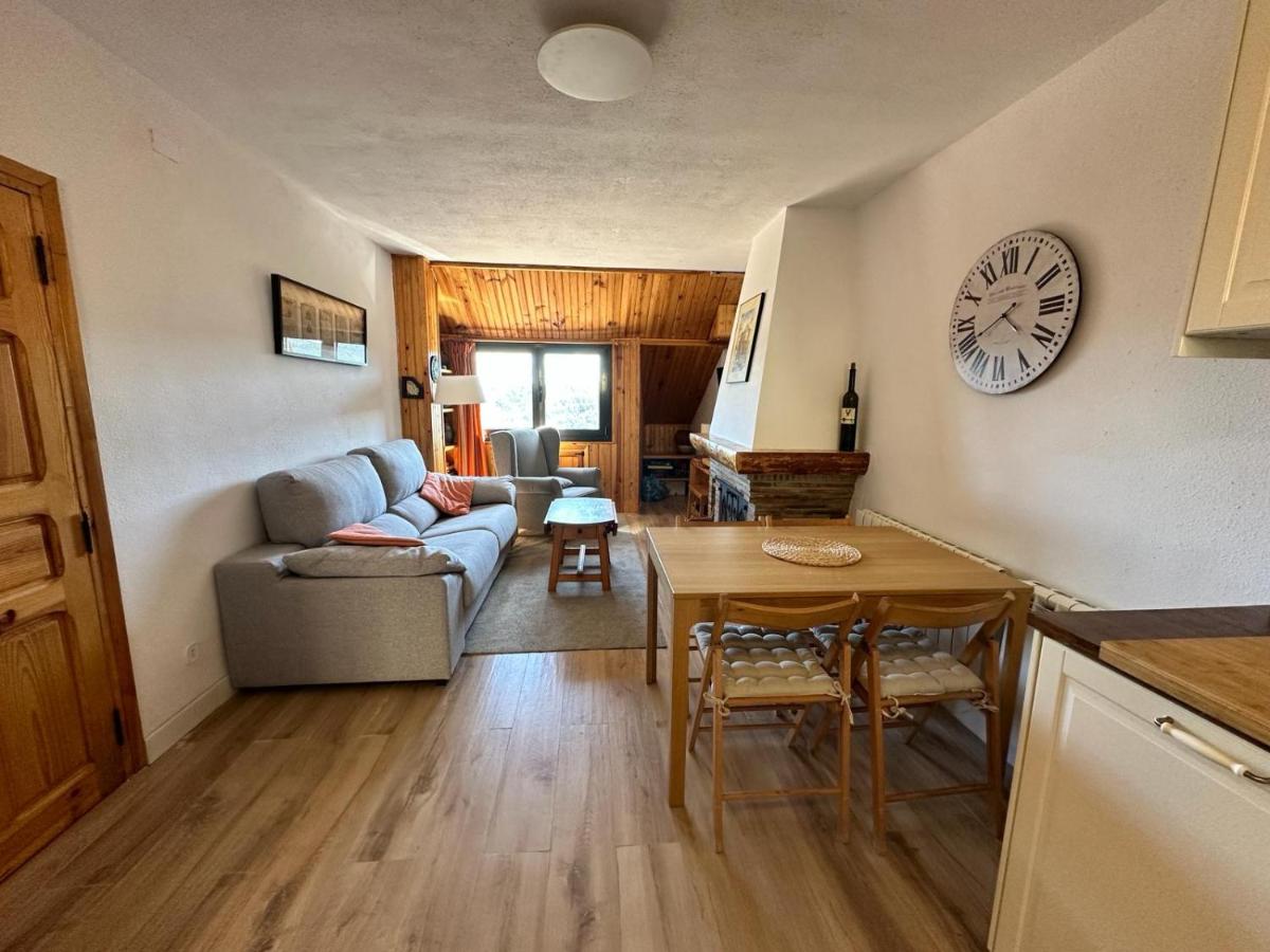 Apartamento montaña con piscina y zona deportiva. - Housity