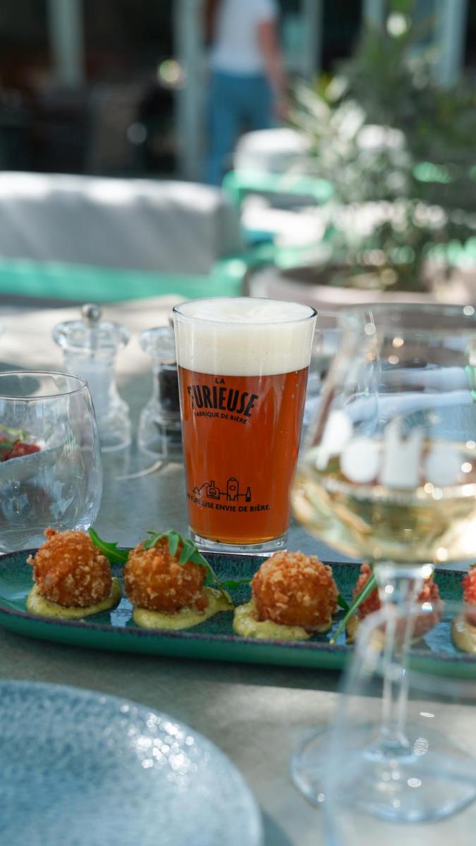 Boissons dans l'établissement PoMo Hôtel & Restaurant
