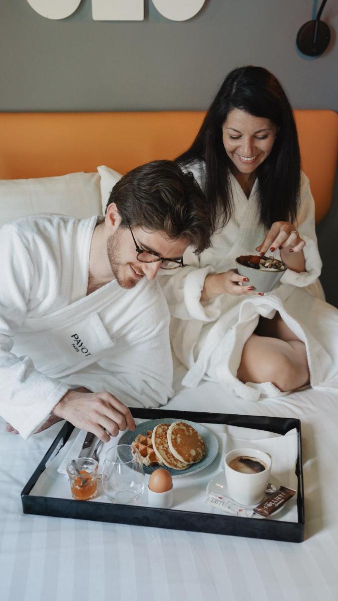 Clients de l'établissement PoMo Hôtel & Restaurant
