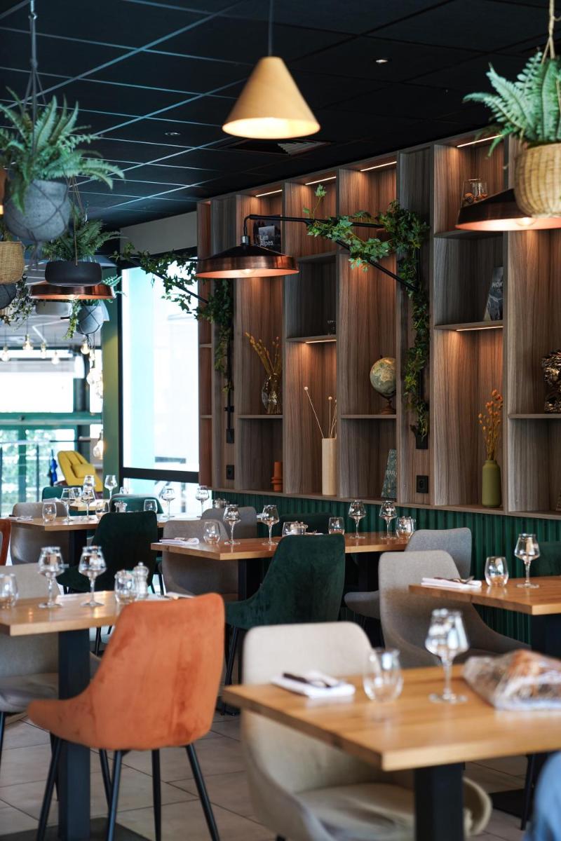 Restaurant ou autre lieu de restauration dans l'établissement PoMo Hôtel & Restaurant