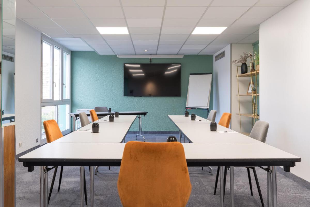 Espace de conférence ou salle de réunion dans l'établissement PoMo Hôtel & Restaurant