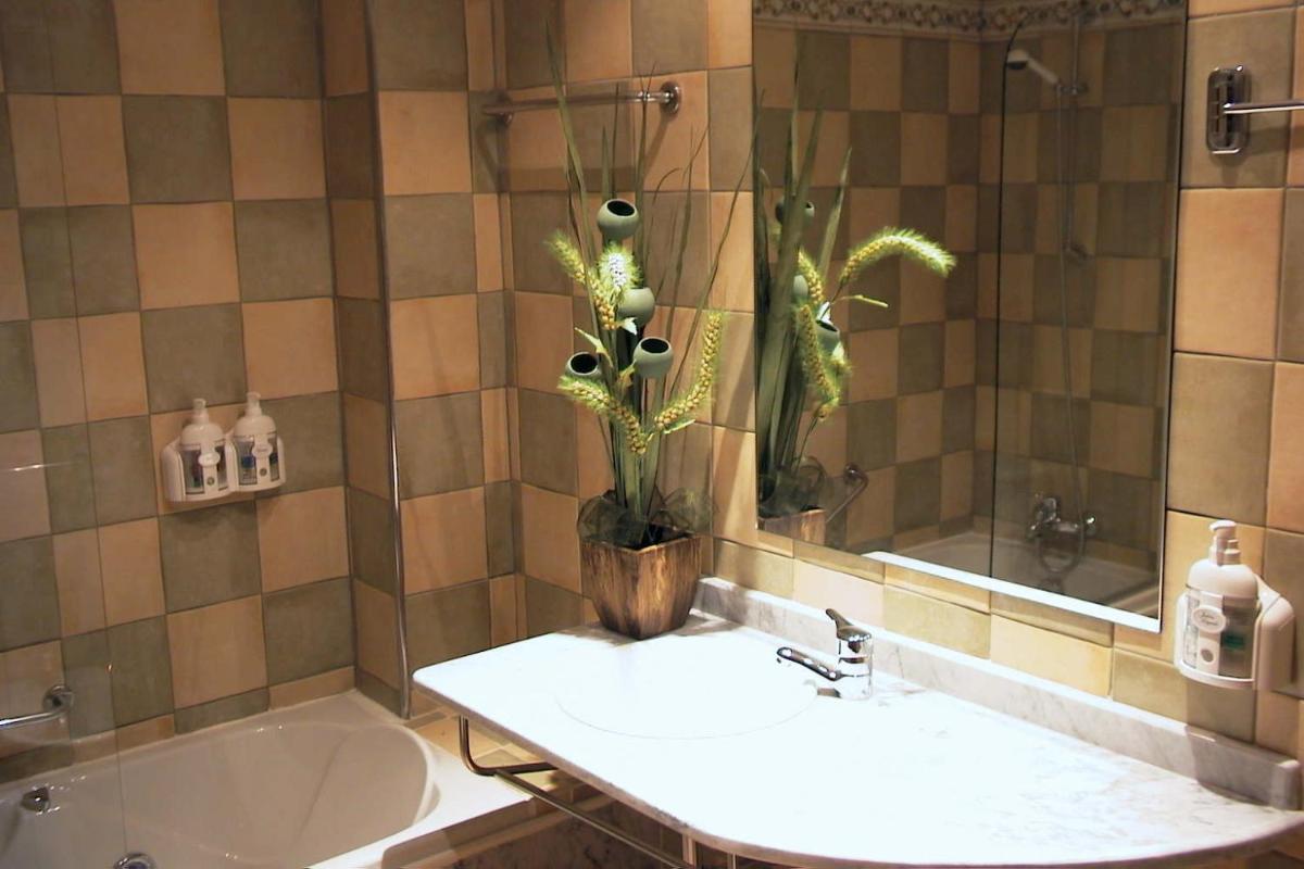Hotel Santiago - Housity