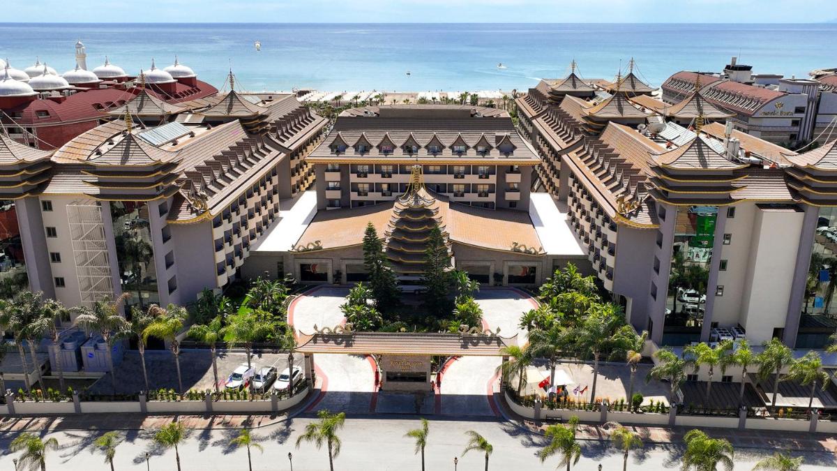 Royal Dragon Hotel - Housity