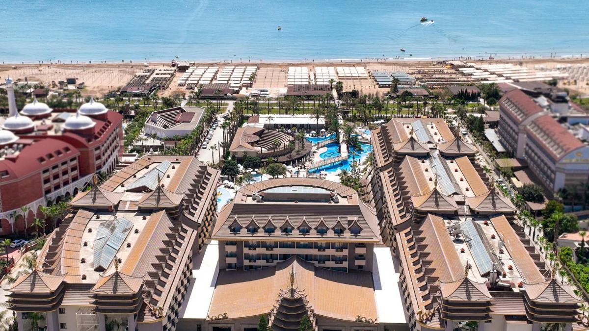Royal Dragon Hotel - Housity