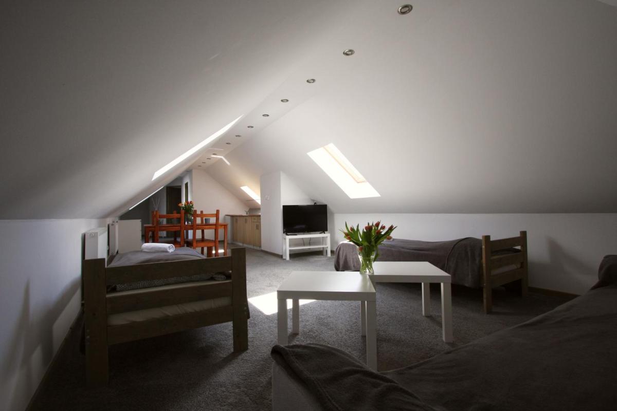 Pokoje Nadrzeczna 45 - Housity