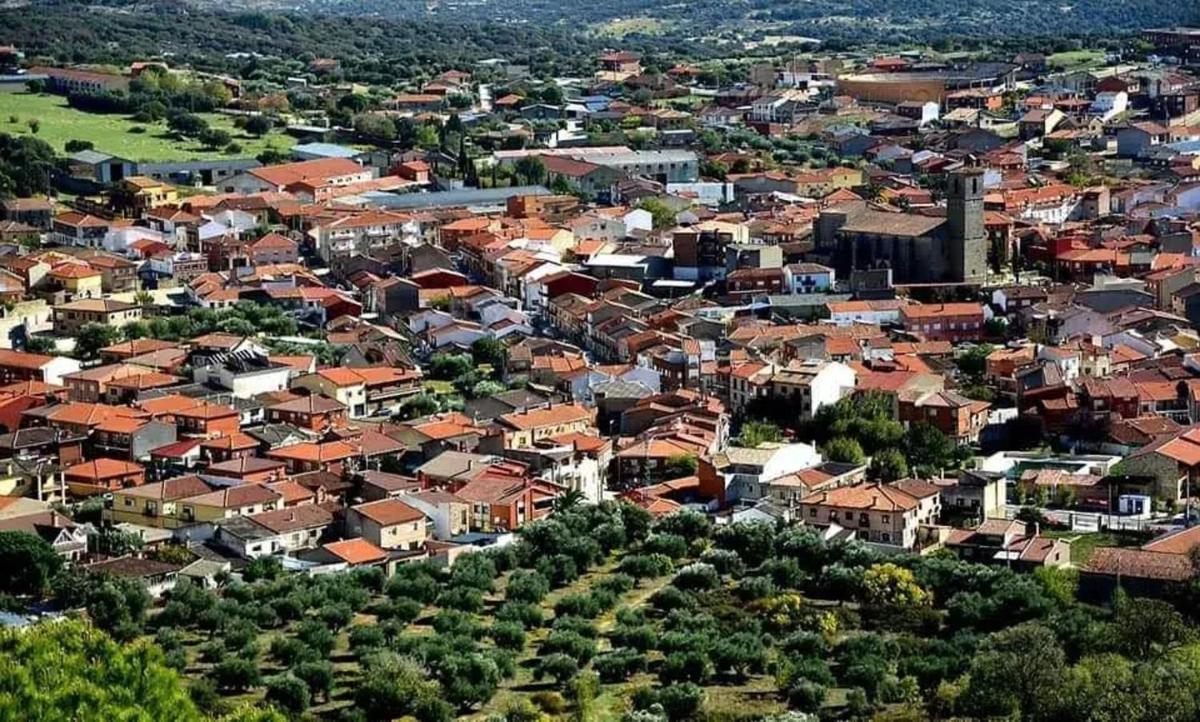 Spacious house in Cenicientos with mountain view - Housity