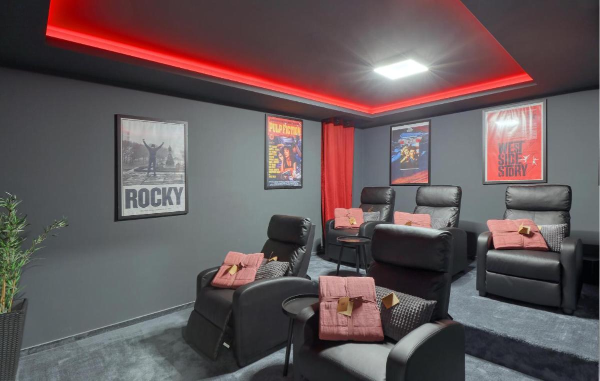 Ferienwohnung In Luxusvilla - Housity