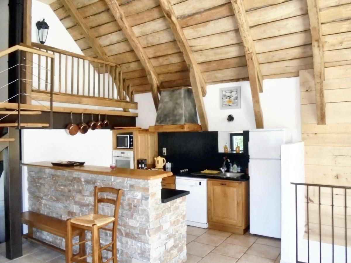 Maison spacieuse à Castelnau-de-Mandailles avec cheminée 250 m² - Housity