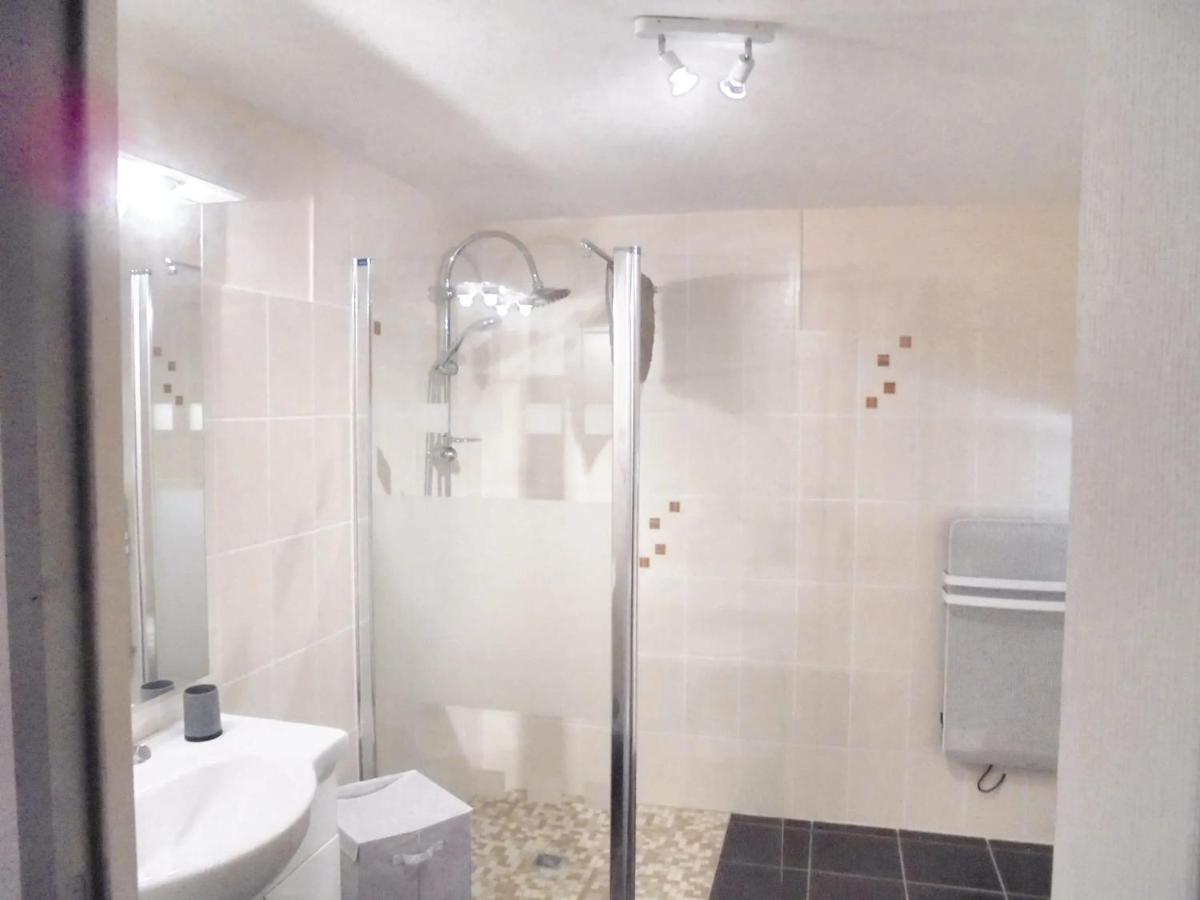 Maison spacieuse à Castelnau-de-Mandailles avec cheminée 250 m² - Housity