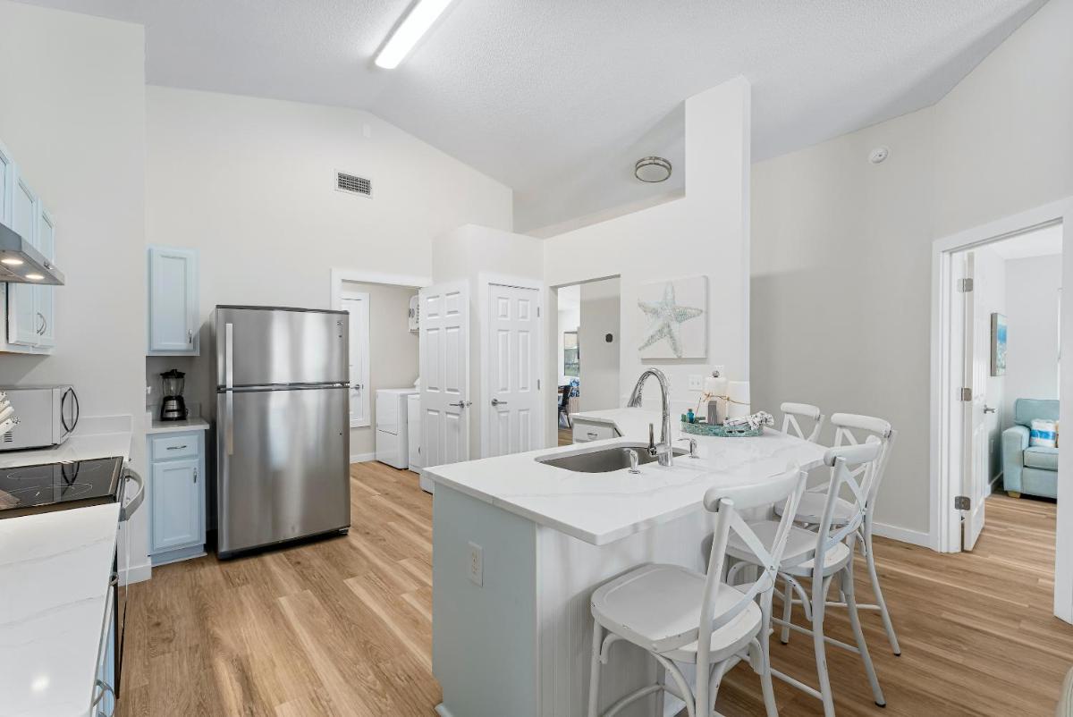 Destin Beach House - Just A Splash by Panhandle Getaways - Housity