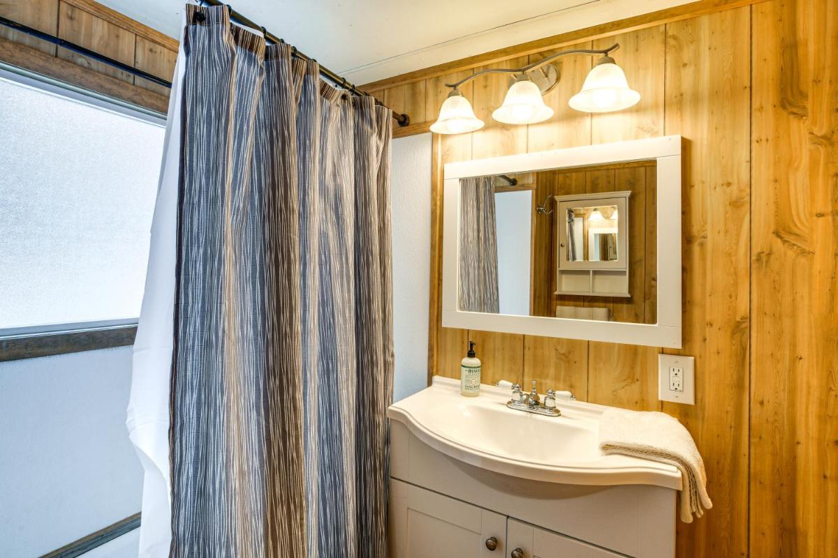 Cozy Island Park Getaway By ATV Trails and Reservoir - Housity