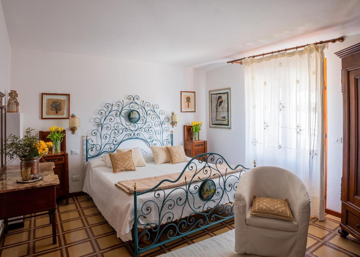 Hotel Su Barchile - Housity