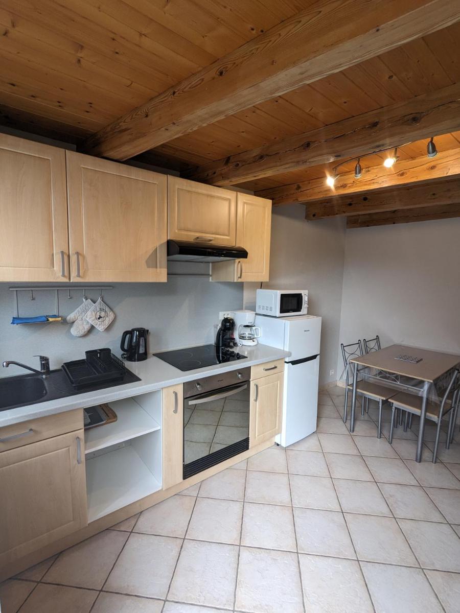 Petite maison de village située entre lacs, cascades et montagnes - Housity