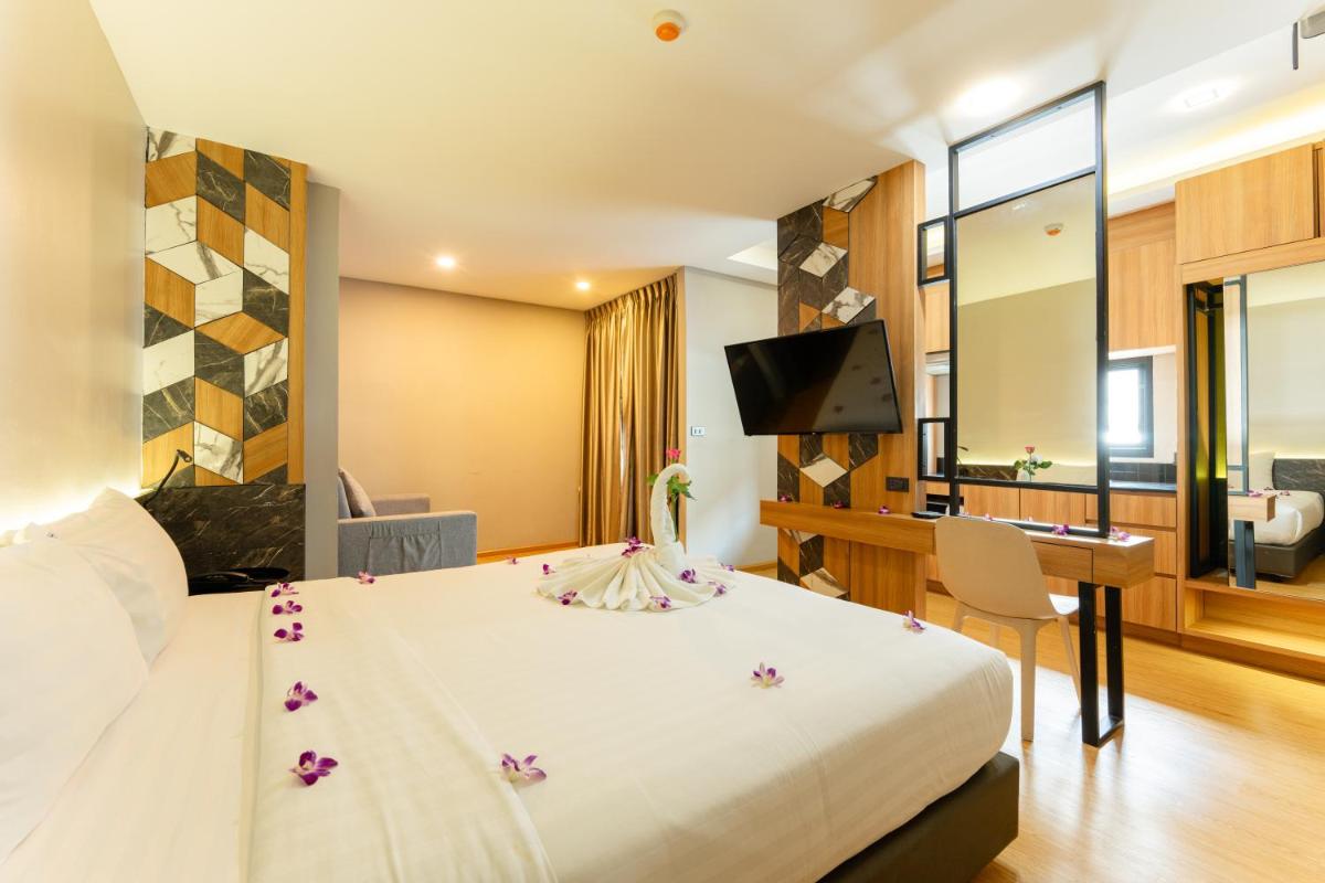 Sky Wave Patong - Housity