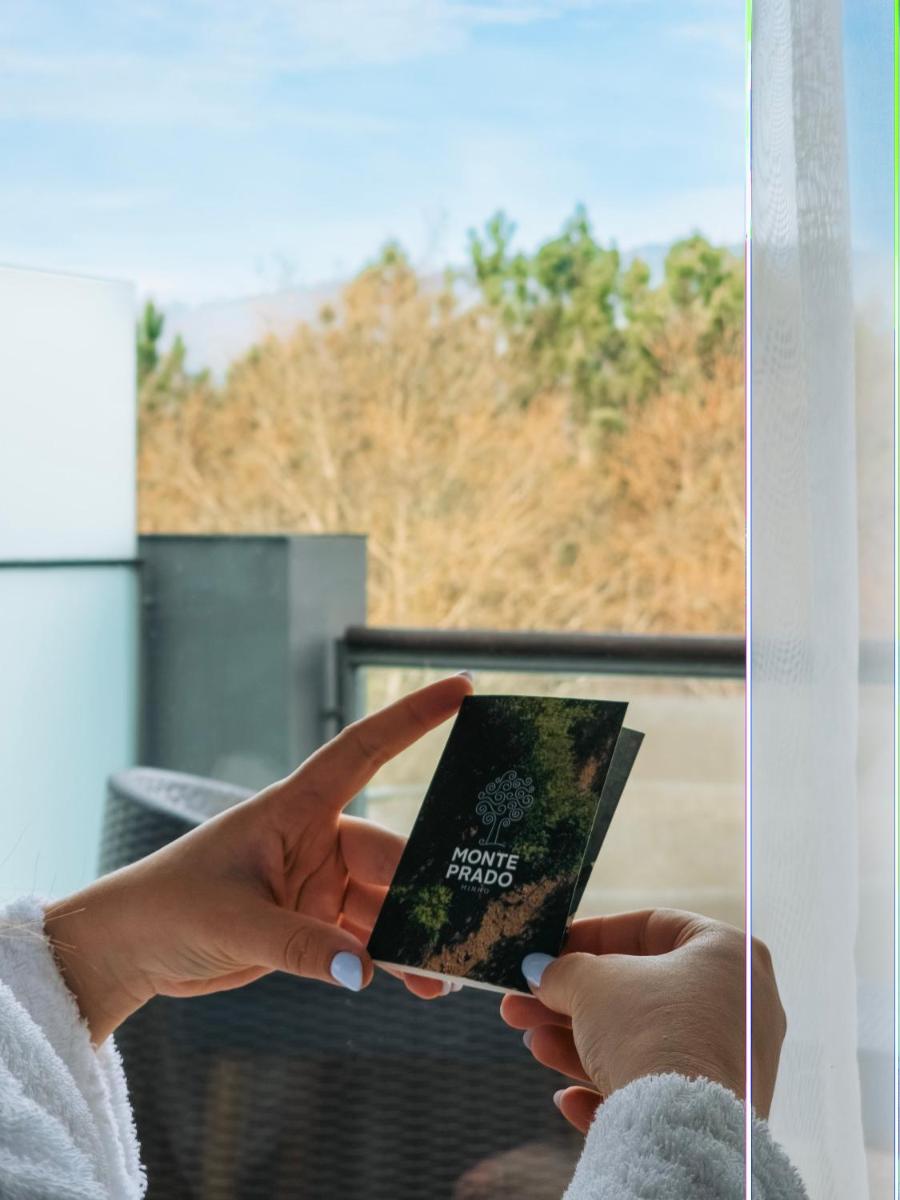 Uma televisão e/ou sistema de entretenimento em Monte Prado Hotel & Spa