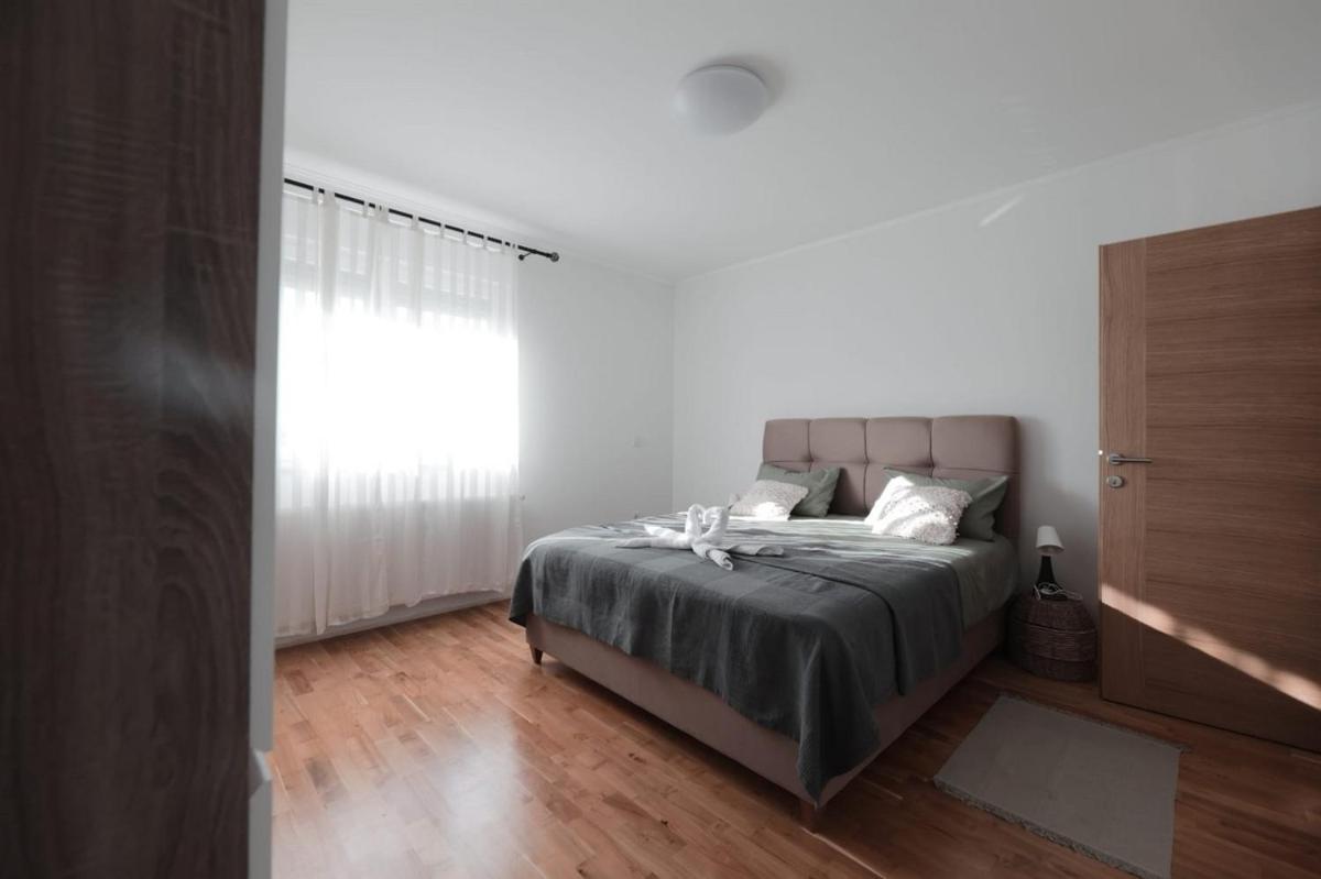 Apartments with a parking space Vrbovec, Prigorje - 22922 - Housity
