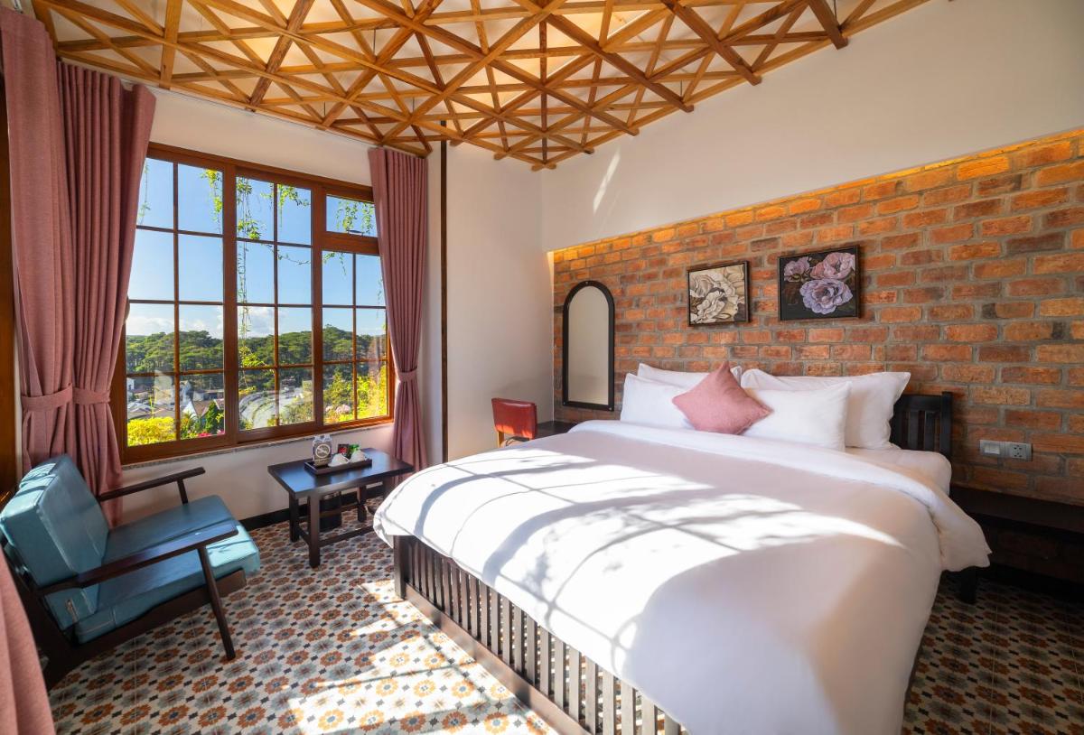 Brick House Dalat Hotel - Hizvo