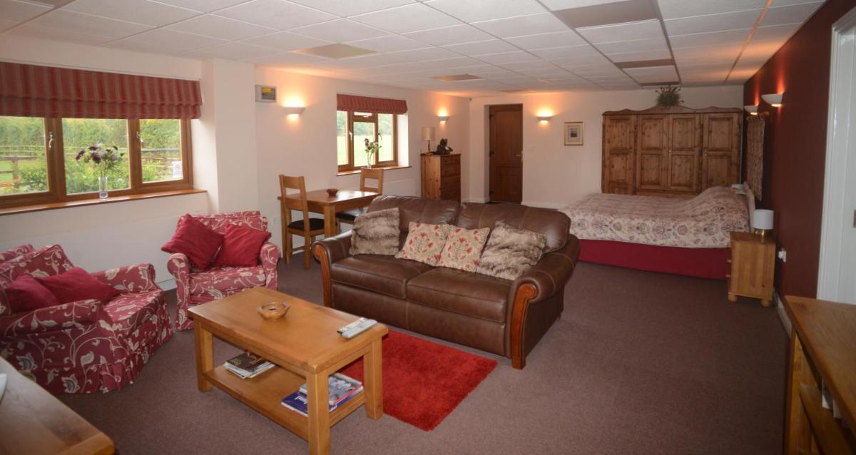Summerfield Farm - Housity