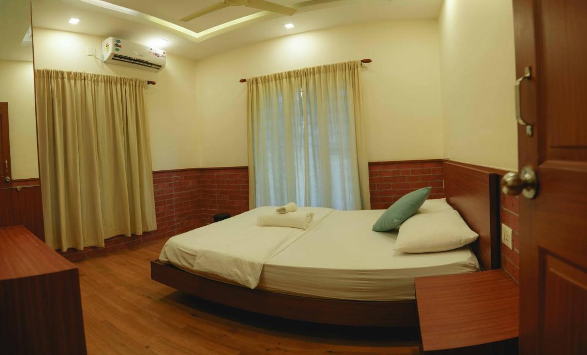 Waves and Shores Beach Villa - Housity
