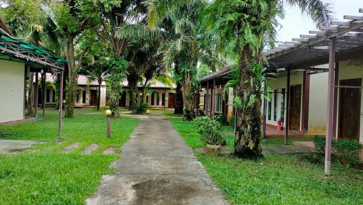 Twin Palms Resort - Housity