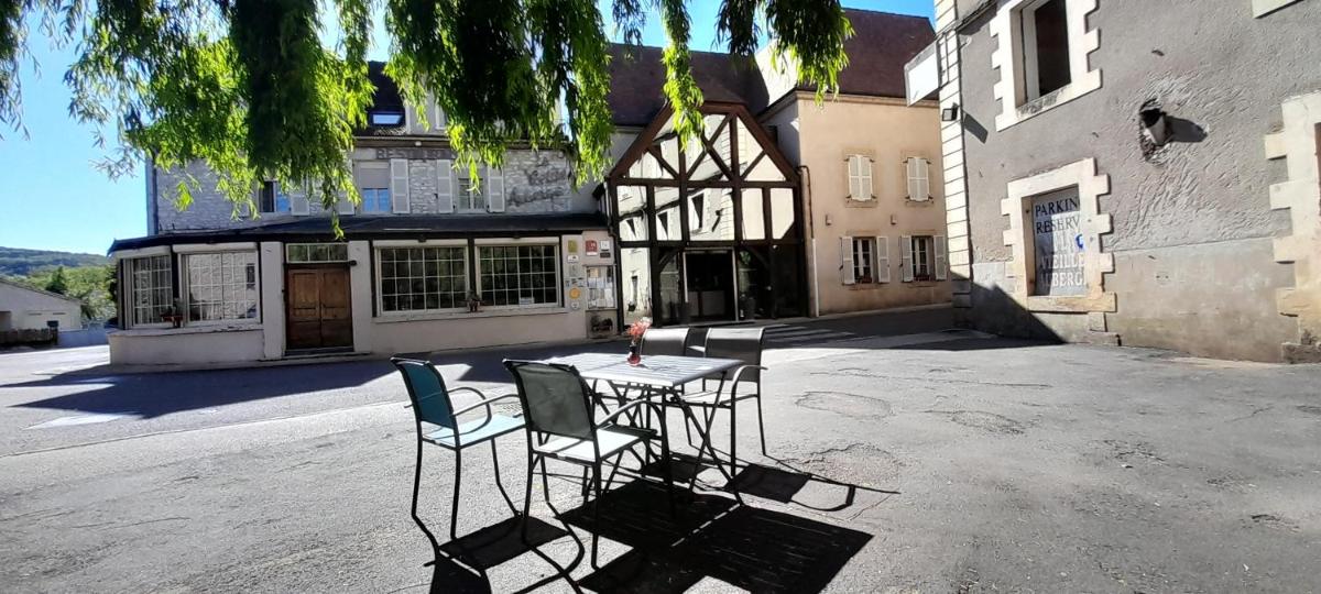 Logis Hôtel Restaurant bistronomique La Vieille Auberge, - Housity
