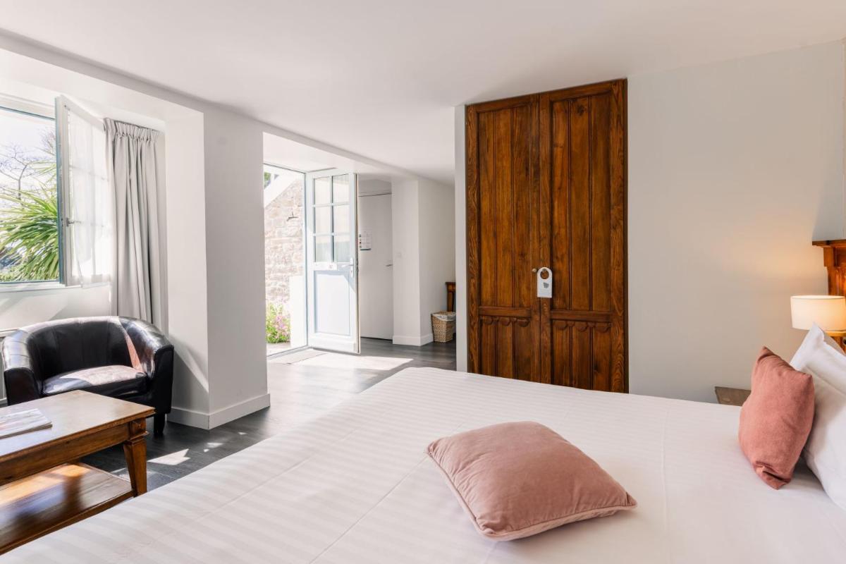 Un ou plusieurs lits dans un hébergement de l'établissement Hotel Restaurant Spa du Tumulus Carnac