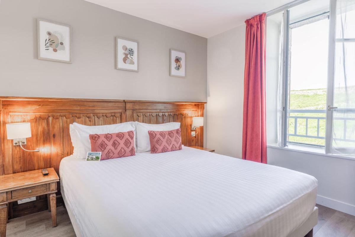 Un ou plusieurs lits dans un hébergement de l'établissement Hotel Restaurant Spa du Tumulus Carnac