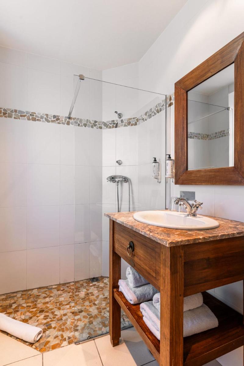 Salle de bains dans l'établissement Hotel Restaurant Spa du Tumulus Carnac