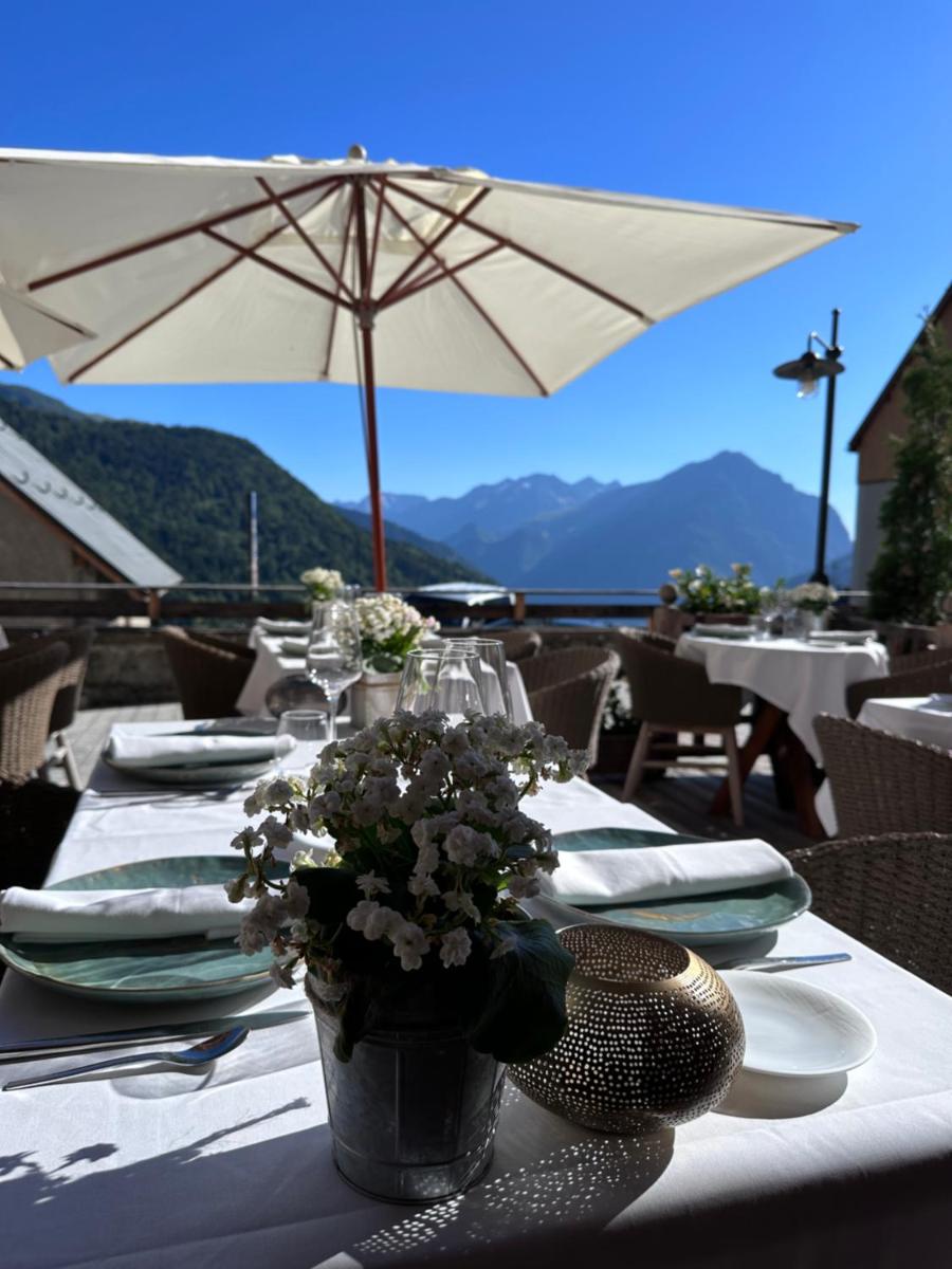 Vue générale sur la montagne ou vue sur la montagne depuis l'hôtel