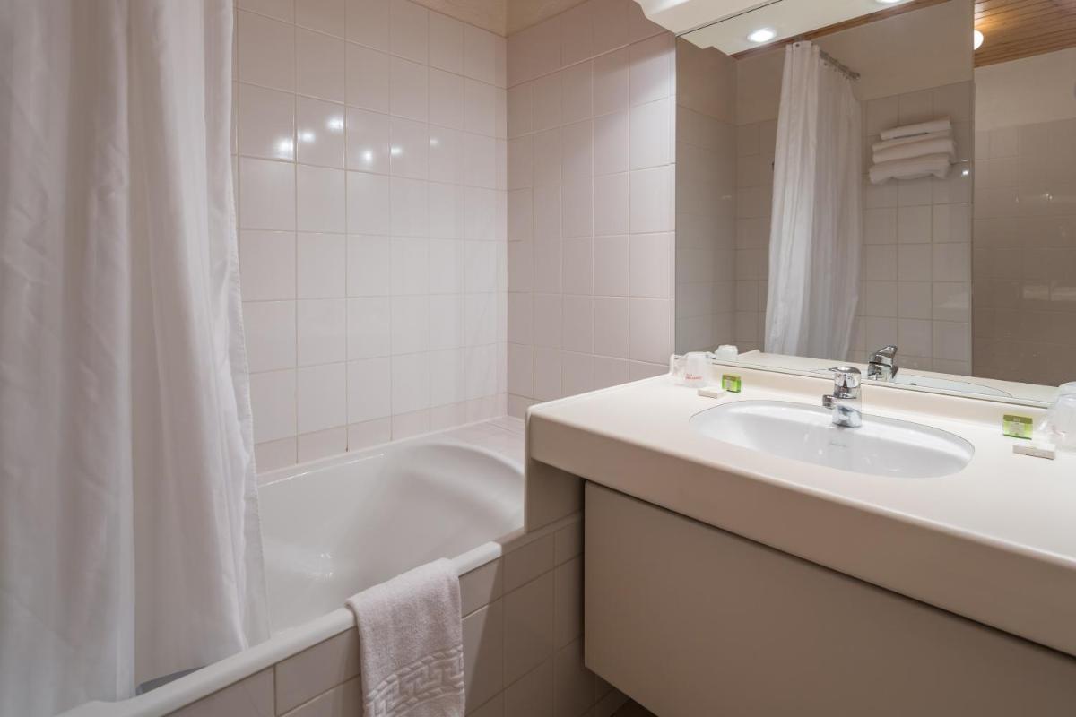 Salle de bains dans l'établissement Le Bois Dormant-Hôtel Restaurant & Spa Logis Hôtel