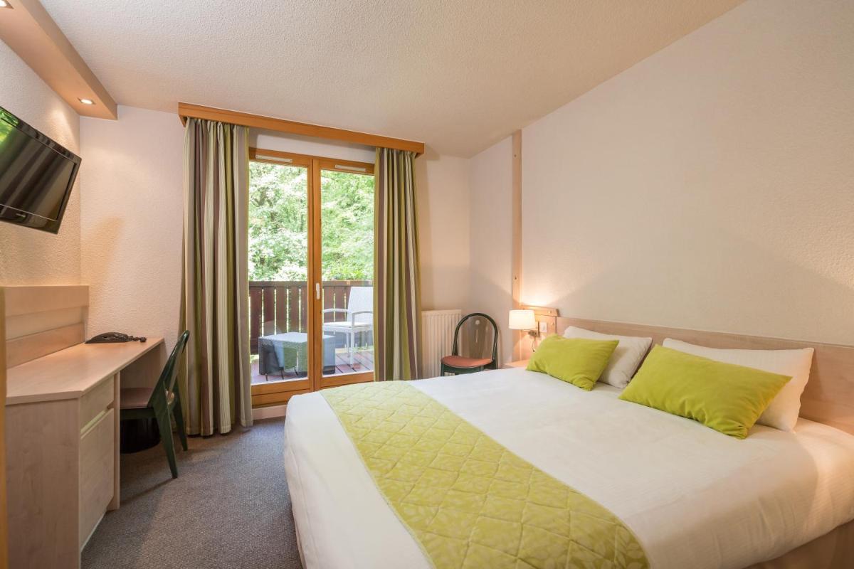 Un ou plusieurs lits dans un hébergement de l'établissement Le Bois Dormant-Hôtel Restaurant & Spa Logis Hôtel