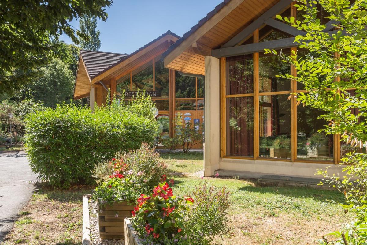 Jardin de l'établissement Le Bois Dormant-Hôtel Restaurant & Spa Logis Hôtel