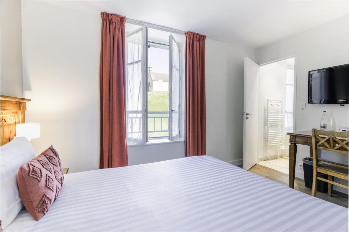 Un ou plusieurs lits dans un hébergement de l'établissement Hotel Restaurant Spa du Tumulus Carnac