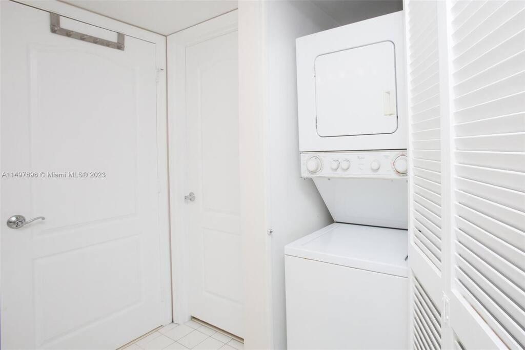 Entire Condo in Brickell steps from Brickell City Centre - Hizvo